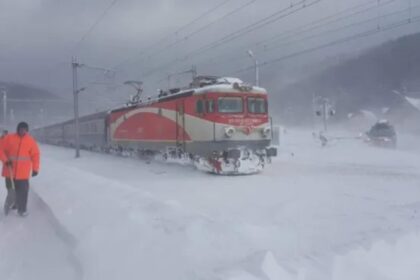 circulatia trenurilor afectata de viscol oamenii sunt blocati in vagoane intarzieri de peste trei ore 69998d88ec5e0