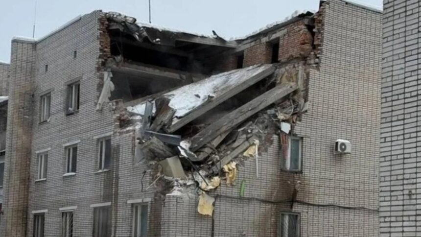 cladire prabusita intr o baza militara din rusia doi oameni ar fi murit 69948e365715f