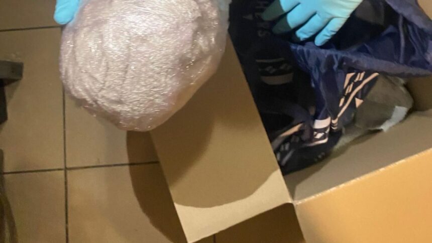 cocaina din spania adusa pentru cluburile bucurestene patru persoane au fost prinse in flagrant 698df056b4466