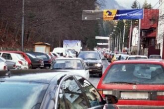cozi uriase pe dn1 spre valea prahovei la inceputul vacantei de schi trafic blocat in comarnic si busteni 698f458029bcf