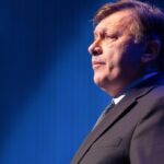 crin antonescu torpileaza clasa politica dupa raportul sua nicusor dan s a simtit cu musca pe caciula 6984e3ca28ce8