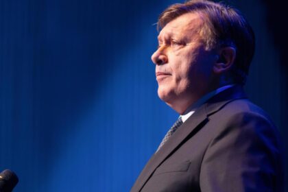 crin antonescu torpileaza clasa politica dupa raportul sua nicusor dan s a simtit cu musca pe caciula 6984e3ca28ce8