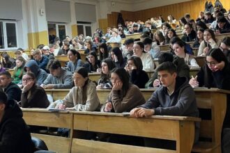 cum sa fentezi restantele o liga din iasi aduna peste 400 de studenti in amfiteatru la fiecare seara de recapitulare a materiilor din sesiune feedback ul este pozitiv 69854c05198cd