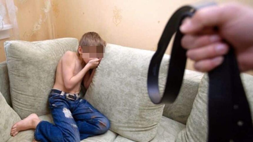 cuplu din mures retinut dupa ce doi copii au fugit de acasa si au reclamat ca erau batuti de parinti 699886ec98bdc