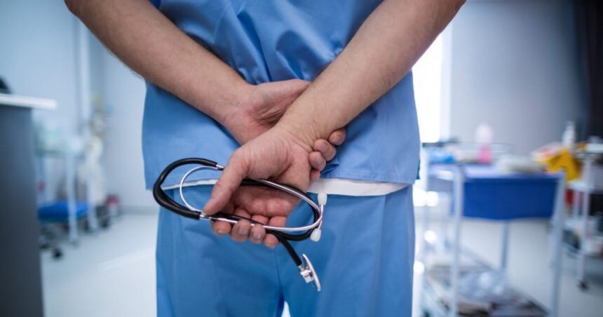 doctorii prinsi ca lucreaza la privat in timpul programului de la spitalul public vor fi dati afara 698fb5e548622