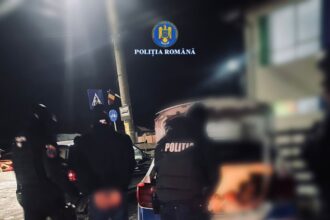 doi barbati au fost arestati dupa ce au batut un consatean intr un magazin 6995c8bfa832d