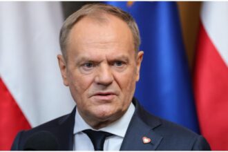 donald tusk le cere polonezilor aflati in iran sa plece de urgenta din cauza temerilor privind un conflict armat evacuarea ar putea deveni imposibila in cateva ore 699704bb9bcba