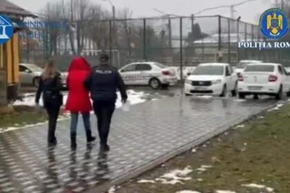 doua angajate ale unei banci din olt au fost retinute dupa ce au inselat varstnici timp de patru ani cati bani au furat 699dc25f9a049 1