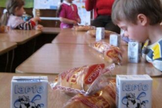 doua firme din iasi aduc o gustare pentru jumatate din elevii judetului cj incearca de ani de zile sa atribuie contracte din programul pentru scoli 69825f2372d6b