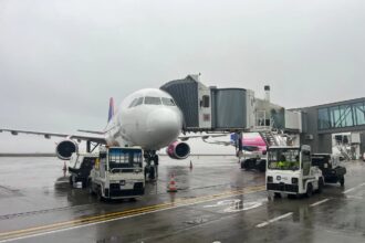 doua zboruri wizz air au fost redirectionate la iasi din cauza cetii 69847e6bb9714