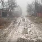 drumurile asfaltate o promisiune neonorata de ani de zile oamenii au inceput sa toarne singuri beton in fata caselor 699d6143341cf