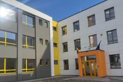 educatie la standarde europene la podu iloaiei scoala al i cuza din oras a obtinut acreditare erasmus pentru anii 2025 2028 ce inseamna asta 69865aa471fd5