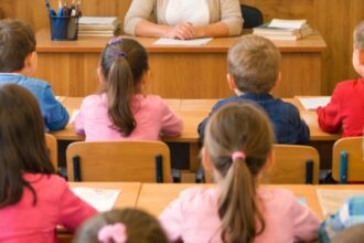 elevii care intra in vacanta de azi scolile isi suspenda cursurile pentru o saptamana 699898d1f0cb4