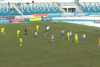 explicatiile antrenorului a carei echipa a pierdut cu poli din cauza calitatii gazonului care a fost rupt in repriza a doua au fost multe pase gresite 69999f39b5d12