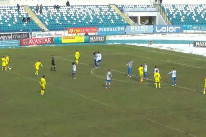 explicatiile antrenorului a carei echipa a pierdut cu poli din cauza calitatii gazonului care a fost rupt in repriza a doua au fost multe pase gresite 69999f39b5d12