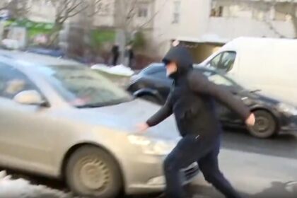 falsul general sie din dosarul avocatei spagare din pnl a atacat jurnalistii cu bucati de gheata video 699f33a48ab9b