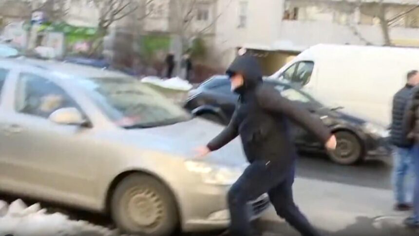 falsul general sie din dosarul avocatei spagare din pnl a atacat jurnalistii cu bucati de gheata video 699f33a48ab9b