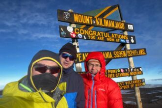 fantastica poveste a unui cunoscut medic care a reparat mii de ieseni a primit o distinctie din partea armatei sua a cucerit un varf la 27 de grade a facut turul alpilor pe bicic 69893959cd245