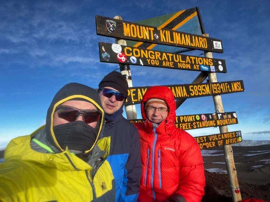 fantastica poveste a unui cunoscut medic care a reparat mii de ieseni a primit o distinctie din partea armatei sua a cucerit un varf la 27 de grade a facut turul alpilor pe bicic 69893959cd245