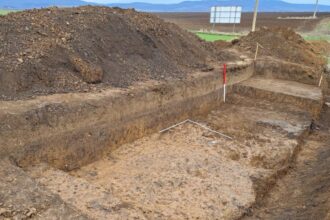 figurina care scrie istoria pe meleagurile romanesti dovada veche de 7 500 de ani gasita la sfantu gheorghe 698b83900d7bc