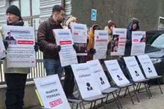 flashmob organizat de asociatia reset la parchetul de pe langa tribunalul iasi pentru ca mai multi procurori sa si depuna candidaturile la sefia parchetelor 6981c58b5d0fc