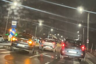 foto accident in zona belvedere un autoturism a intrat in statia de tramvai 69902fd5dfeb1