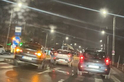 foto accident in zona belvedere un autoturism a intrat in statia de tramvai 69902fd5dfeb1