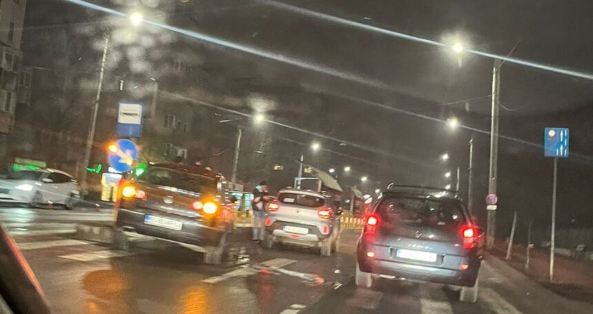 foto accident in zona belvedere un autoturism a intrat in statia de tramvai 69902fd5dfeb1