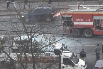 foto masina in flacari in zona selgros pompierii au intervenit de urgenta 699f19cbe4c8c