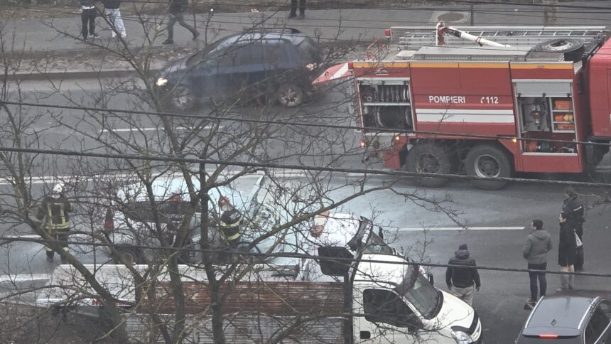 foto masina in flacari in zona selgros pompierii au intervenit de urgenta 699f19cbe4c8c