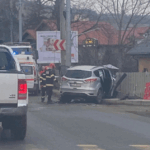 foto masina proiectata in gard dupa un accident in bucium 698f44386c4ac