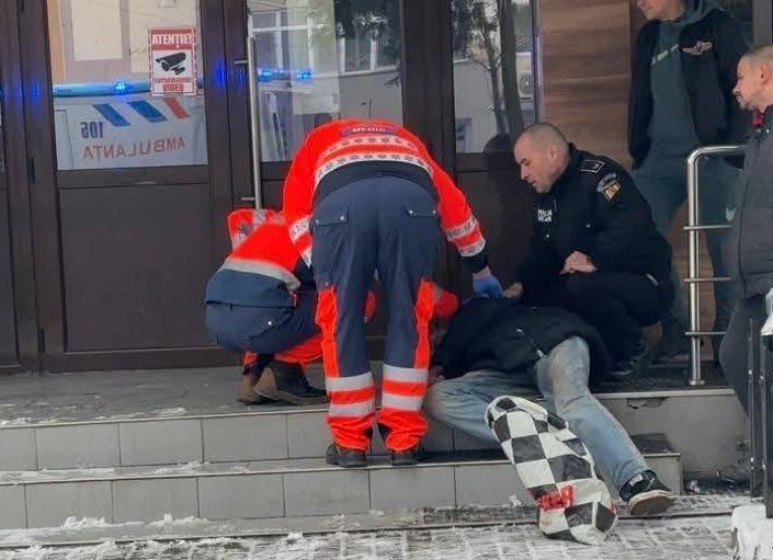 gerul ucide la iasi un barbat gasit prabusit pe strada a murit de frig altul internat in stare grava 698894330ac8c