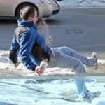 gheata care a acoperit orasul a facut deja primele victime la iasi doua persoane au ajuns la upu smurd cu traumatisme 6992eb6a0bd86