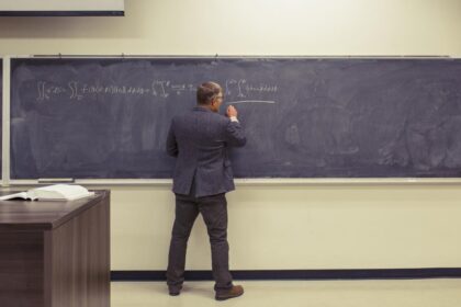 guvernul propune reducerea indemnizatiei pentru titlul de doctor la jumatate sindicatele din educatie critica propunereaeste dovada ultima a saraciei 6997cb8baf650