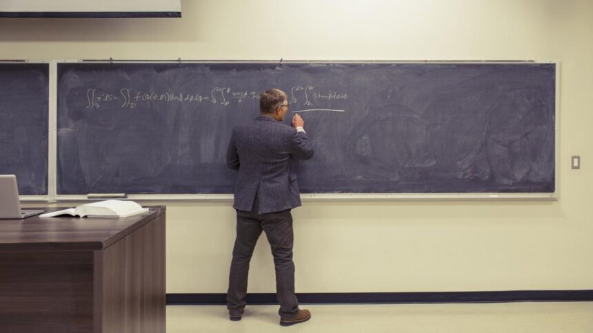 guvernul propune reducerea indemnizatiei pentru titlul de doctor la jumatate sindicatele din educatie critica propunereaeste dovada ultima a saraciei 6997cb8baf650