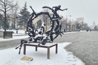 iasul ornat cu arta ce putem vedea orasul redevine azi capitala sculpturii romanesti la 150 de ani de la nasterea lui constantin brancusi 69967312dbea2