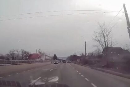 imagini ca n formula 1 la podu iloaiei sicane in trafic intre doi soferi video 699ca801c3102