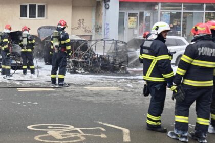 imagini terifiante cu scheletul masinii electrice dupa ce a luat foc pe o sosea din crangasi o femeie de 51 de ani a ars de vie iar sotul a suferit arsuri foto video 698f35222b472
