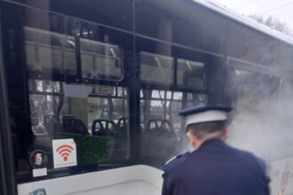 incendiu la un autobuz ctp iasi au intervenit pompierii si jandarmii 698988a495ca4 1