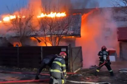 incendiu puternic la o vila din iasi pompierii au intervenit cu mai multe autospeciale video 6988353b0f3c9 1