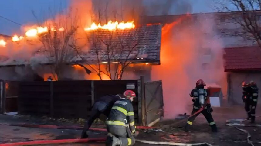 incendiu puternic la o vila din iasi pompierii au intervenit cu mai multe autospeciale video 6988353b0f3c9 1