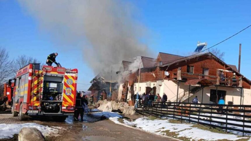 incendiu puternic la restaurantul unei pensiuni din romania mai multi turisti se aflau in interior 69a30fa02e1d2
