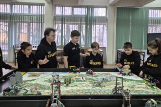 micii ingineri de 10 13 ani din iasi care au cucerit scena regionala first lego league echipa spikers de la club 801 a luat cel mai mare premiu 698a8e74f3607