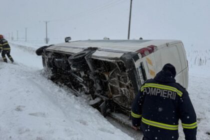 microbuz cu 16 pasageri rasturnat in giurgiu pe dn5 a fost activat planul rosu de interventie foto 69996f18ad703