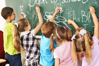 ministerul educatiei propune ca inscrierea copiilor in clasa pregatitoare pentru anul scolar 2026 2027 sa inceapa in 31 martie pana in 6 mai depunerea cererilor 698610c069269