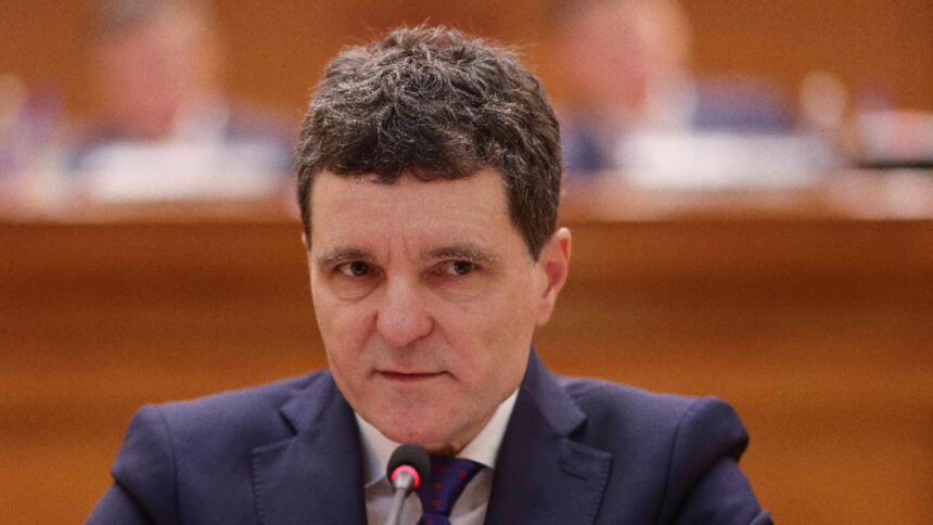 nicusor dan cere explicatii dupa decizia ccr legata de pensiile speciale 698e380b1792e