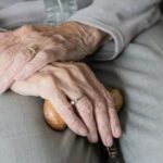 noi metode prin care hotii le fura banii batranilor cum reusesc infractorii sa intre in casele varstnicilor 69980643a5425