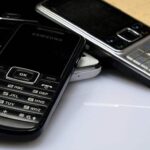 o adolescenta a pacalit o femeie din buzau sa i dea telefoanele pentru a dezlega vraji si a disparut cu ele 6992ec92aa2a6