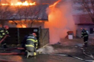 o casa din municipiul iasi a fost cuprinsa de flacari in aceasta dimineata 698833a4a7355 1