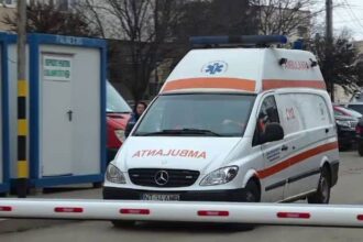 o eleva din timisoara a ajuns de urgenta la spital dupa ce a inghitit mai multe medicamente 699c2e07c23e4